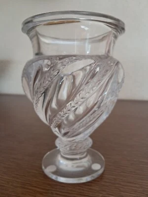 vase en cristal  torsadé Lalique 14 cm de hauteur excellent état - Photo 1/3