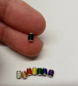 Dollhouse Miniature 1:12 Scale - 8 Thread Spools + 15mm Scissors - Picture 1 of 3