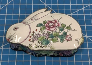 Vintage Cloisonné Enamel White Rabbit Floral on Black Trinket Box 42335 - Picture 1 of 11