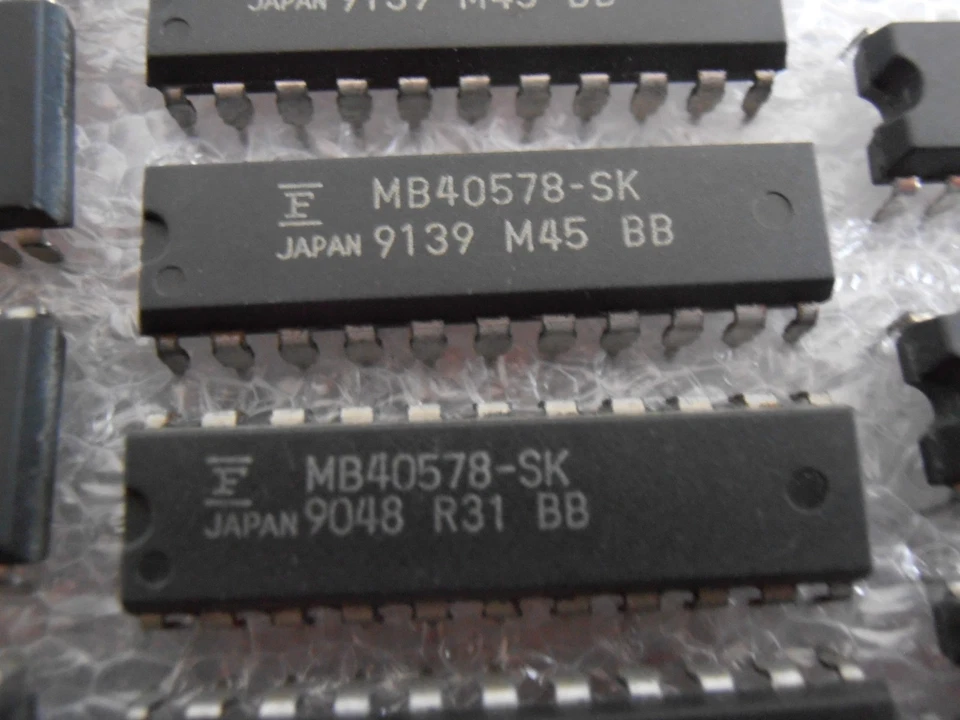 MB40578-SK  5v 1-ch  8-Bit ultra High Speed  A-D Conerter 30MSPS  dip22 FUJITSU - Image 1 of 1