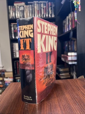 Stephen King It 1st Edition UK Printing Hodder & Stoughton 1986 First Printing - Image 1 of 4