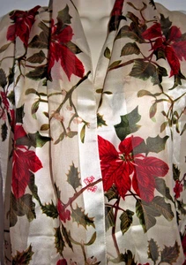 Echo Holiday Pointesttia dunkelrot, olivgrün & weiß Rechteckschal 52" x 11" - Bild 1 von 4