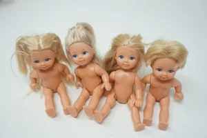 Menge 4 Vintage Simba blond Baby bewegliche Puppe 4,5" Puppenhaus - Bild 1 von 3