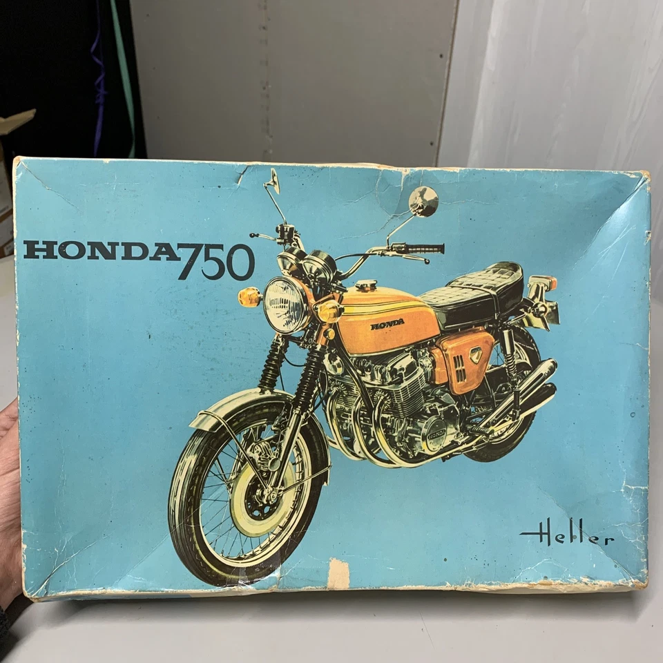 Heller 1:8 HONDA CB 750 Four 1 - NUOVO / Kit Da Montare N. 991 Moto Vintage - Immagine 1 di 4