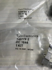 Menge FÜNF (5) TYCO 5206393-1 & 745779-2; D-SUB Kunststoff Haubenabdeckungen - Bild 1 von 3