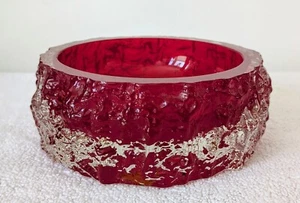 Vintage Whitefriars Bark Effect ruby red cased glass bowl excellent condition - Picture 1 of 8