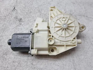 MERCEDES C CLASS W204 07-15 DRIVERS SIDE FRONT RIGHT WINDOW MOTOR A2048200242 - Picture 1 of 8