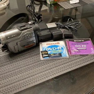Hitachi DZ-GX20MA Digital Camcorder WORKS BUT WONT READ LOOK READ DESR..++EXTRA - Picture 1 of 16