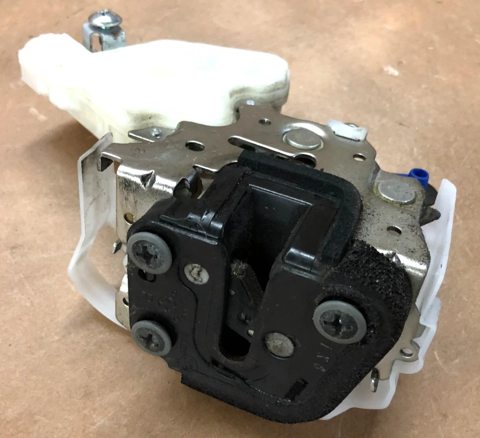 Actuador de pestillo de puerta levadiza Suzuki Grand Vitara 2012 2006-2012 Foto 1 de 4