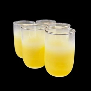 Mini tazas de jugo amarillo Blendo con borde dorado esmerilado vintage mediados de siglo - Imagen 1 de 6