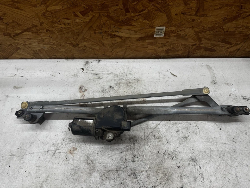 2003 Chevrolet GMC Cadillac Windshield Wiper Motor w/ Linkage OEM. 15166514 - Image 1 of 4