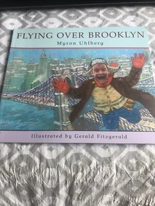 Fliegen über Brooklyn von Myron Uhlberg (2003, Handelstaschenbuch) - Bild 1 von 5