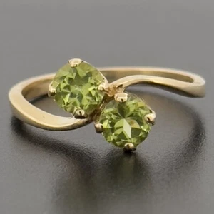 9ct Yellow Gold Peridot Two Stone Ring Size N 1/2 Hallmarked - Picture 1 of 8