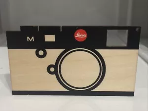 #31121 - Leica M Werbeartikel Original Leica aus Holz Wood 9x5cm- Neu - Bild 1 von 2
