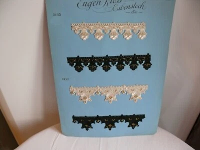 Galons décor floral en soie sur tulle échantillon sur carte d'époque vers 1900  - Photo 1/4