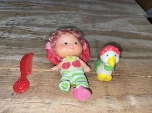 Figura de colección Fresa Shortcake Cherry Cuddler con Gooseberry Pet Muñeca 1979 - Imagen 1 de 10