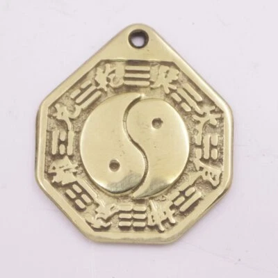 30mmX35mm Dorado Bagua Espejo Feng Shui Latón Buena Suerte Colgante Foto 1 de 4