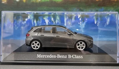 Mercedes Classe B W247 1:43 Herpa Polar Bianco Pressofuso Auto Scatola + Vetrina - Immagine 1 di 4