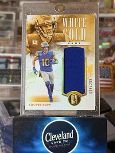 2023 Panini Gold Standard #22 White Gold Patch /299 Cooper Kupp (RC,MEM) - Bild 1 von 3