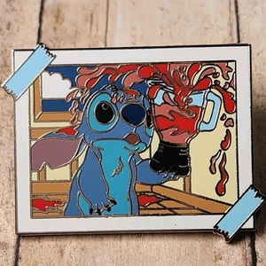 Pin Disney 2024 puntada sosteniendo licuadora puntada fotos misterio - Imagen 1 de 2