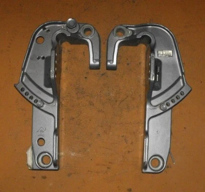 Juego de soportes de abrazadera de 4 tiempos Yamaha 25-50 HP PN 67C-43111-10-8D para 2001-2015+ Foto 1 de 2