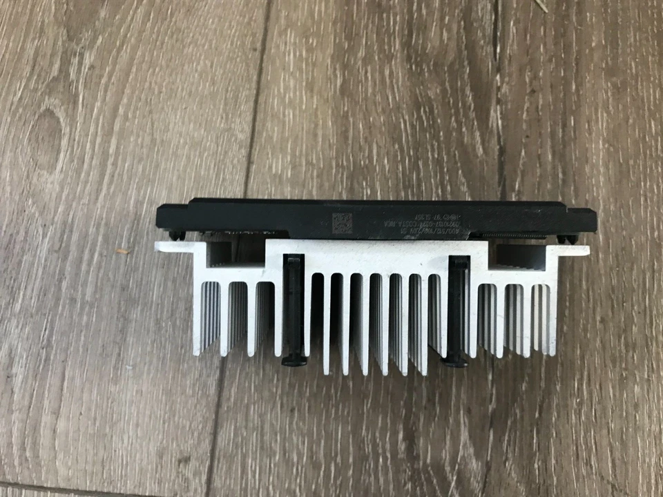 INTEL PENTIUM II 400MHZ CPU SL357 400/512/100/2.0V S1  PROCESSOR WITH HEATSINK - Image 1 of 3