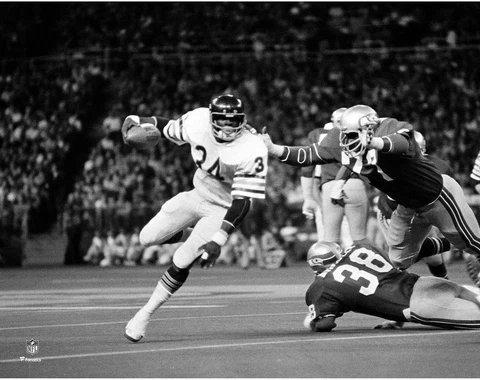 Walter Payton Chicago Bears Unsigned Running Photograph Cover