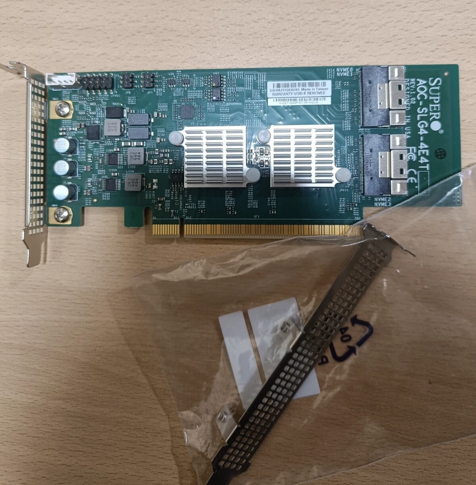 Supermicro AOC-SLG4-4E4T PCIe 4.0 x16 HBA 4x NVMe SlimSAS Retimer Low Profile - Immagine 1 di 3