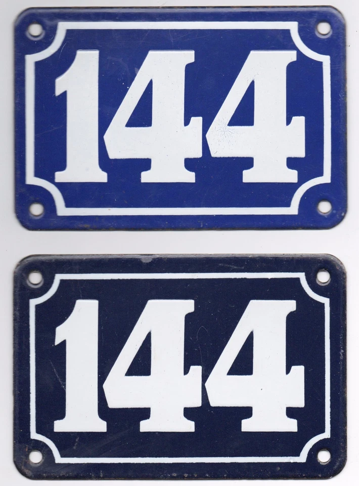 Casa francesa azul antiga número 144 porta portão parede cerca placa placa placa - Imagem 1 de 1