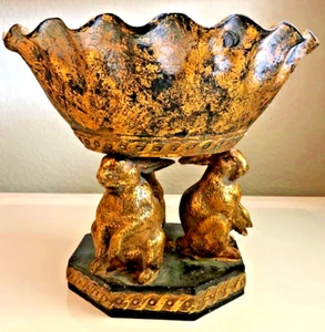 Centro de mesa Mark Roberts Bunny Rabbit Pedestal Compota Acabado Crackle Dorado - Imagen 1 de 6