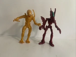 Aliens Xenomorph Actionfiguren. Gold Und Lila. - Bild 1 von 4