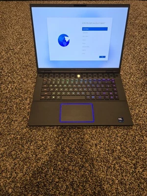 Alienware M16 R2 16" QHD+ 240Hz Intel Ultra 7-155H 16GB RAM 1TB SSD RTX 4070 Foto 1 de 4