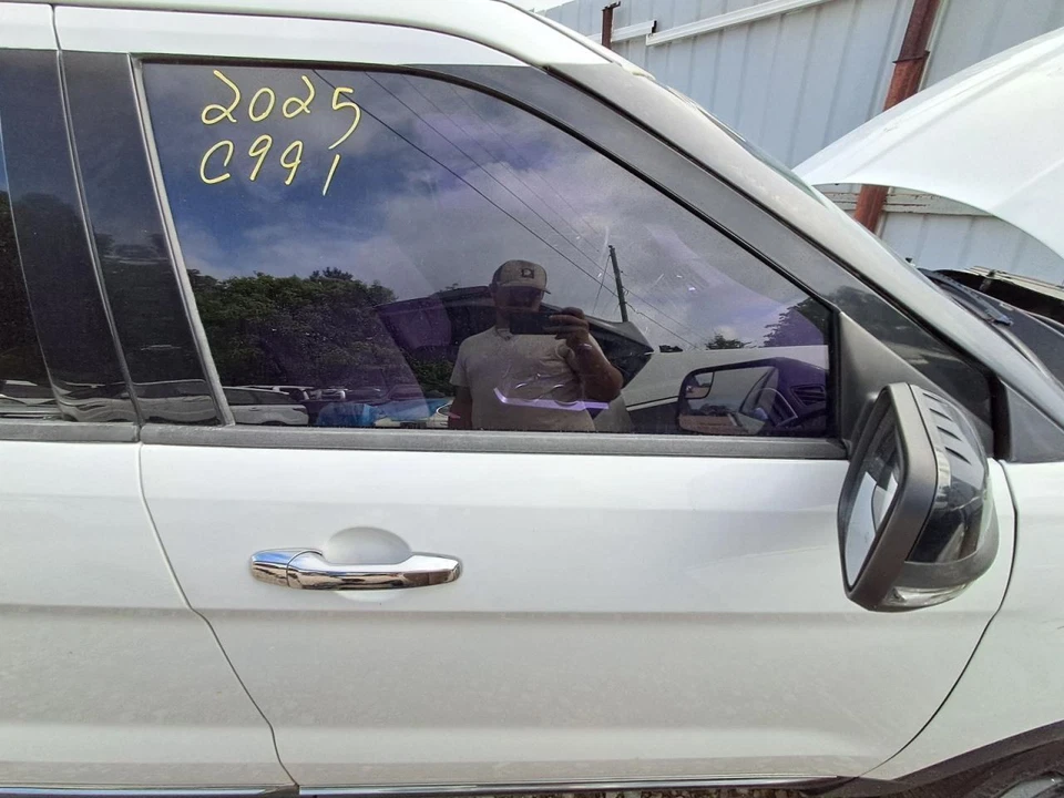 (LOCAL PICKUP ONLY) Passenger Right Front Door XLT Fits 11-17 EXPLORER 2504028 - Imagem 1 de 1