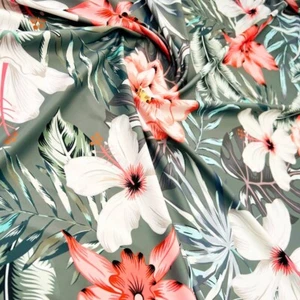 Traje de baño de spandex con estampado de flores de invierno de tela elástica de 60" de ancho - Imagen 1 de 4