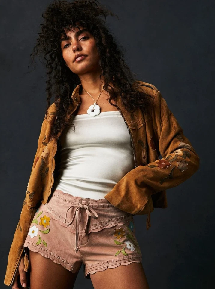 NUEVO Pantalones Cortos Talla 2 Personas Gamuza Polvo de Estrellas Western tiro medio mini floral rosa Foto 1 de 4