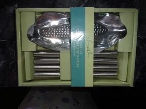 SOMMEROASE 4 SETS EDELSTAHL MAISPLATTEN MIT PLEKTREN - NEU IN ORIGINALVERPACKUNG - Bild 1 von 1