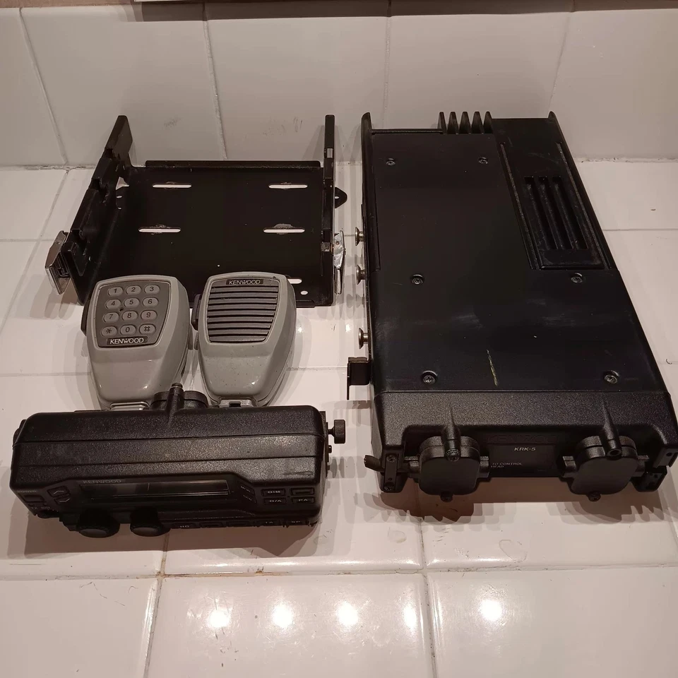 Tk 690 Kmc 27 & 28 KC 11 KRK 5 Kenwood MIC Radio Transceiver  vhf LOT - Image 1 of 4