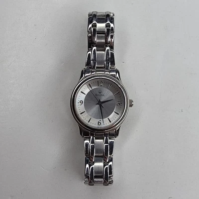 Bulova C8341112 esfera plateada parte posterior de acero inoxidable, como nuevo (necesita batería) Foto 1 de 4