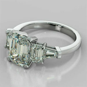 Bague de fiançailles en or blanc 14 carats et cinq diamants taille émeraude s... - Bild 1 von 4