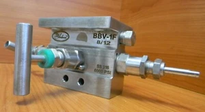 W.E. ANDERSON FLANGED 3 VALVE BLOCK MANIFOLD SS316 600PSI 11/12  PN BBV-1F - Picture 1 of 6