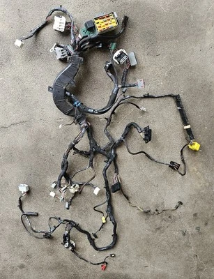 04 05 2005 CHRYSLER PT CRUISER TURBO DASH WIRE HARNESS FUSE BOX P04795161AC - Image 1 of 4