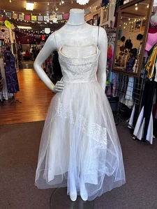 50er Jahre Tüll und Satin Hochzeit Tee Kleid wie es ist - Bild 1 von 10
