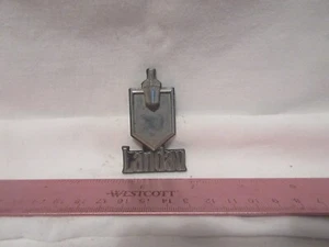 Emblema escudo plástico Chevrolet Monte Carlo Landau vintage - No. 20254243 - Imagen 1 de 2