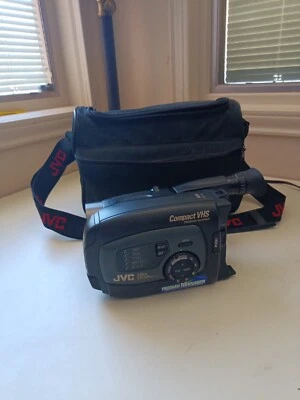 Vintage JVC GR-AX26 Compact VHS Video Camera Videomovie VHS-C W/Case & Extras - Image 1 of 4