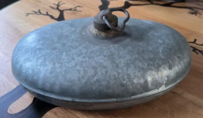 Ancienne bouillote chaufferette ovale en métal acier galvanisé, zinc et laiton ? - Photo 1/4
