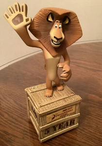 Alex The Lion 5 Year Anniversary Statue Dreamworks Animation Sealed RARE NEW - Picture 1 of 19