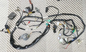 Original SUZUKI Burgman UH 125 Kabelbaum +Gleichrichter, Starterrelais, Schalter - Bild 1 von 5