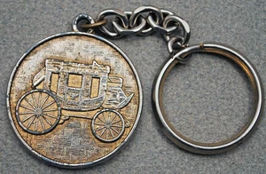 Portachiavi vintage San Francisco Wells Fargo diligenza metallo tono oro - Foto 1 di 2