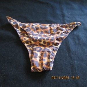 Traje de baño con estampado de piel de lepardo talla XS Essentials para Zula. Solo fondos - Imagen 1 de 8