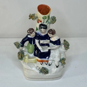 Jarrón antiguo estilo Staffordshire para niños leyendo siglo XIX - Imagen 1 de 18